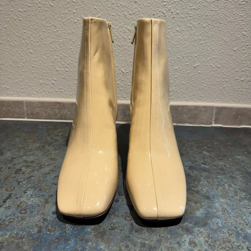 NWOB Vince Charli Beige Leather Patent Ankle Boots - 9
